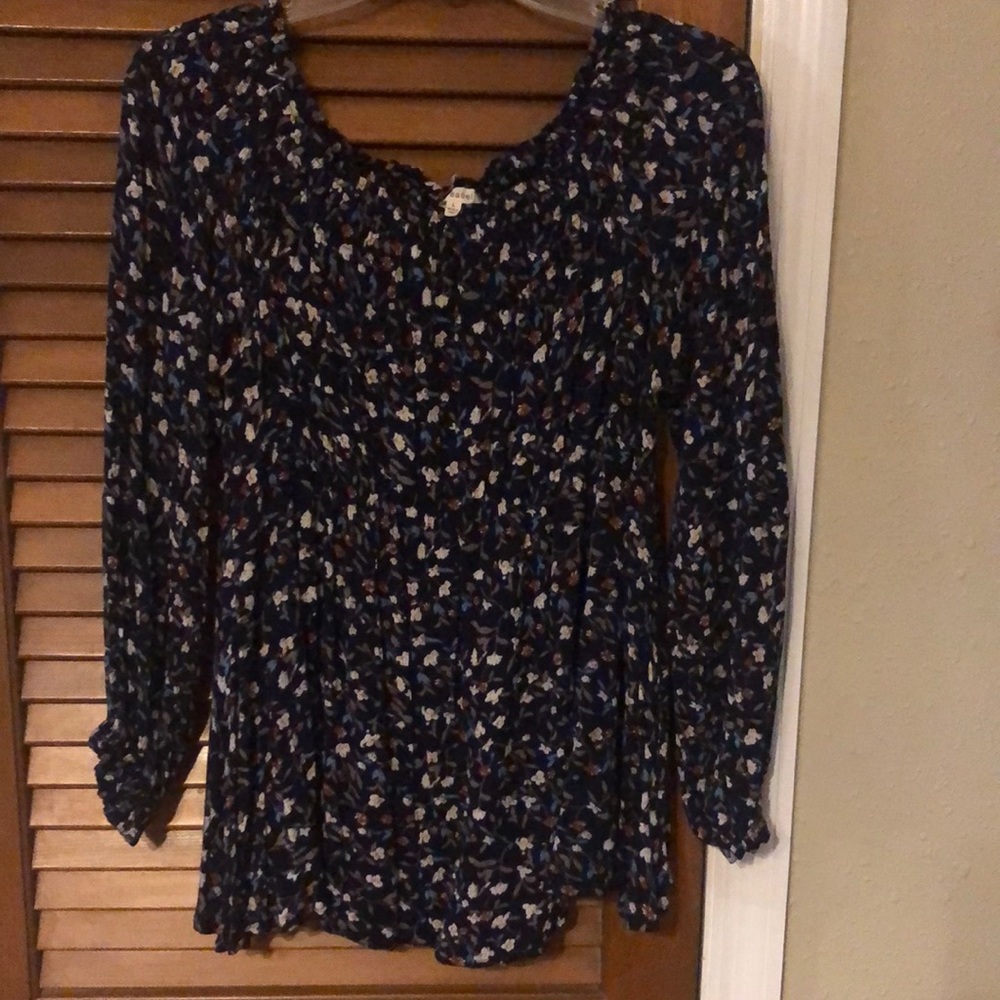 Easel flowy top
